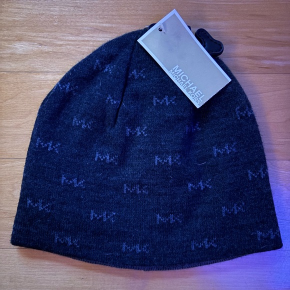 Michael Kors Logo Knit Beanie Hat - NWT - Picture 1 of 2